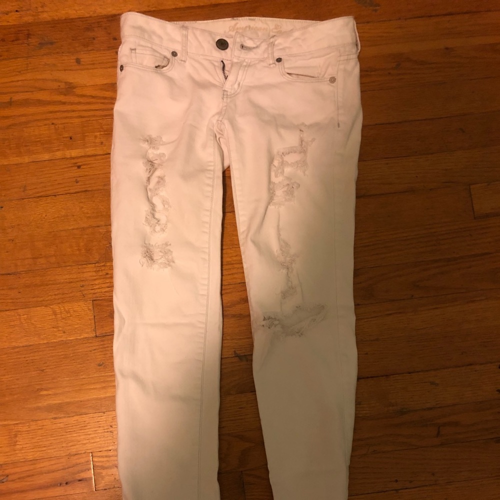 American eagle white ripped/distressed jeans 00